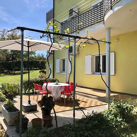 Goldfinch Estate Apartment Banjole Bagian luar foto