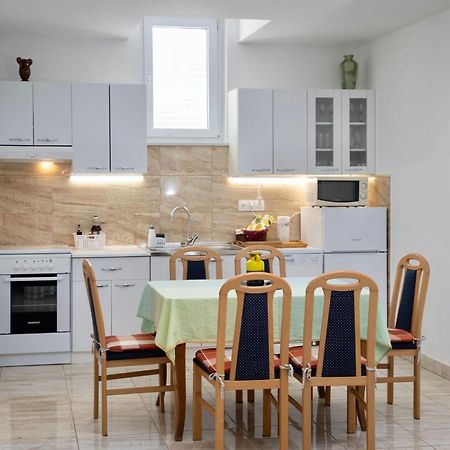 Goldfinch Estate Apartment Banjole Bagian luar foto