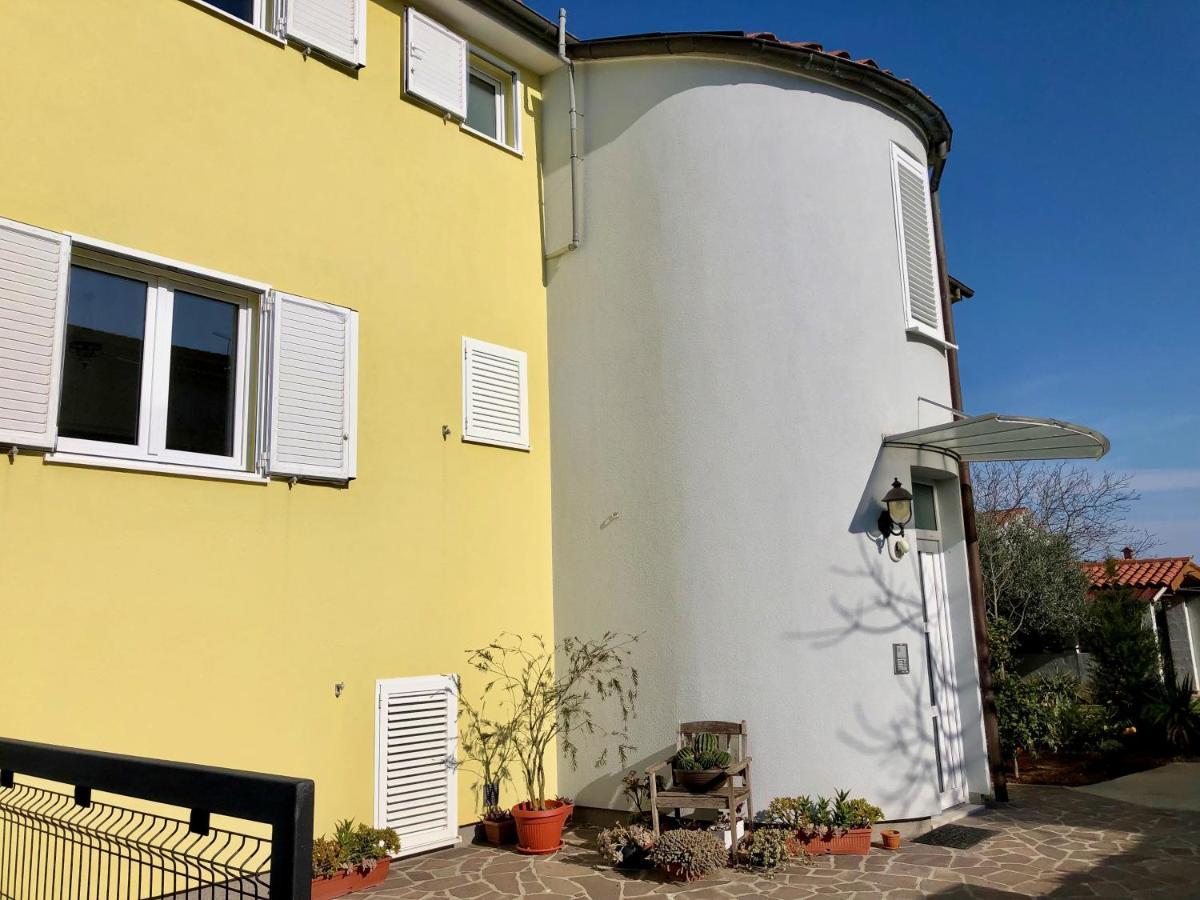 Goldfinch Estate Apartment Banjole Bagian luar foto